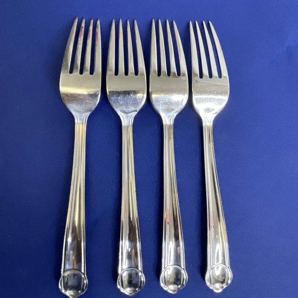 (4) Dinner Forks Mikasa CLASSICO Satin Stainless Flatware 18/0 Indonesia Silver‎